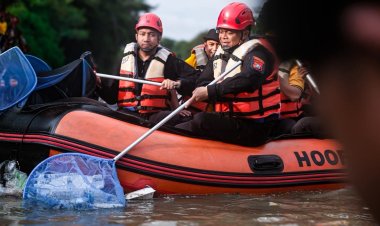 Gerakan Nasional ASRI: Polrestabes Surabaya Bersihkan Kawasan Jembatan Merah
